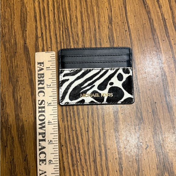 Michael Kors Haircalf Animal Print Crossbody Bag & Matching Card Holder Set - Picture 9 of 10